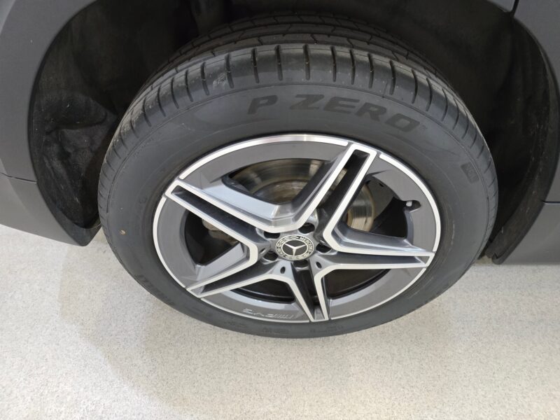 Mercedes GLB 200d AMG 7PL Aut. Pano LED-Multibeam Widescreen Ambient Navi 1/2 Sport-Leather-Alcantara KeylessGo Camera Klima PDC ... - Slika 29